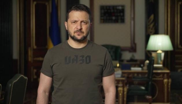 Президент Зеленський повідомив, що протягом однієї доби російські війська використали 128 касетних авіаційних бомб.