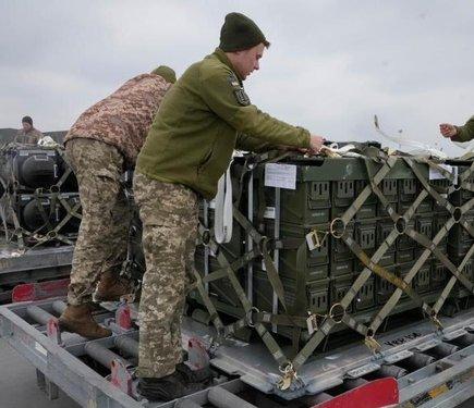 Сполучені Штати планують надати Україні військову допомогу в обсязі $375 мільйонів, повідомляє Reuters.