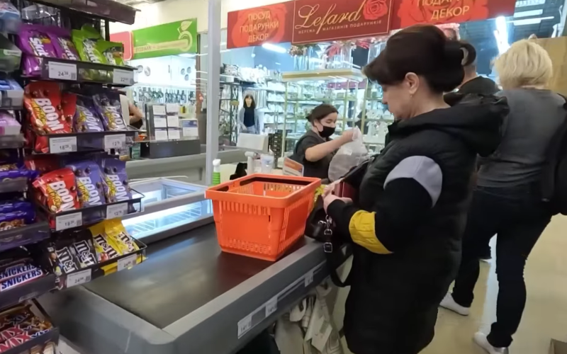 Хліб, м'ясні продукти, молочні вироби та овочі: українці залишаться в шоці від нових цін на харчі.