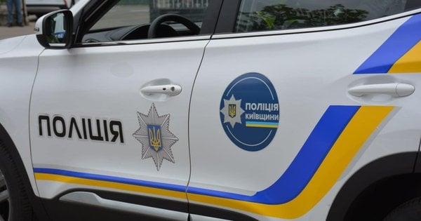 У Київській області правоохоронець вистрілив у нападника, який атакував його з сокирою.